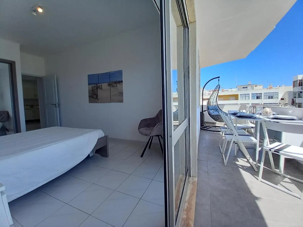 T2 Gaveto- Frente Mar, Wifi, Aconchegante & Familiar Apartment Quarteira 0*,  Portugal